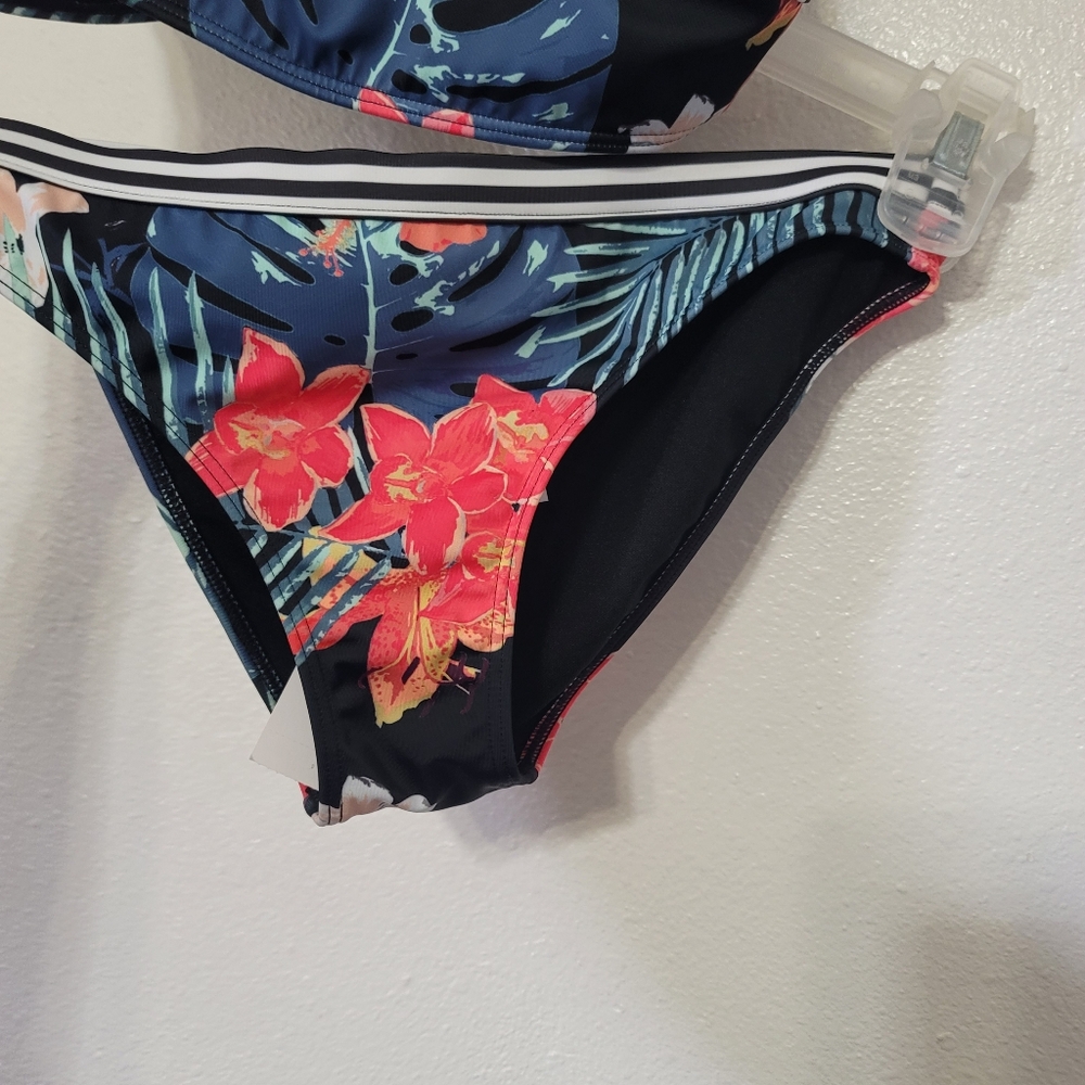 Roxy 2-Piece Swimsuit - Picture 4 of 10